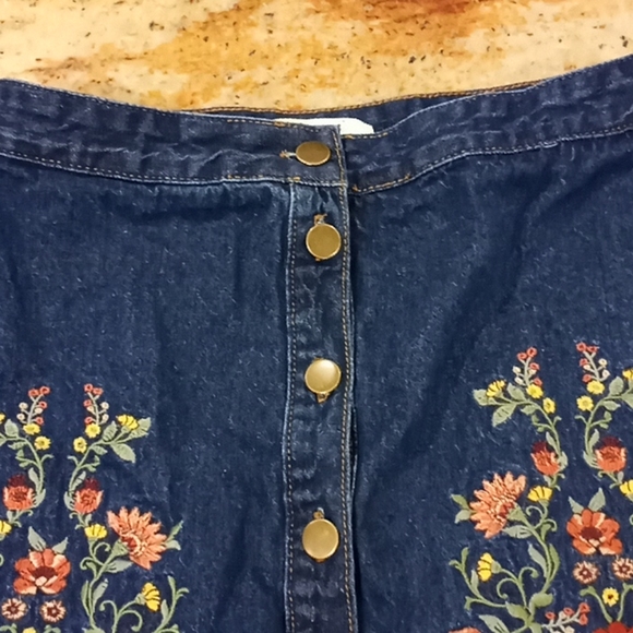 Miami Denium Floral Embroidery Skirt - Picture 3 of 4